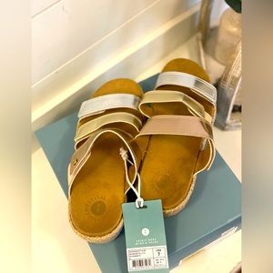 NWT Revitalign adjustable, comfort sandals
